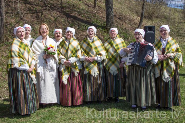 Aktīva līdzdalība Piedrujas koka iestādīšana kopā ar kultūras ministri